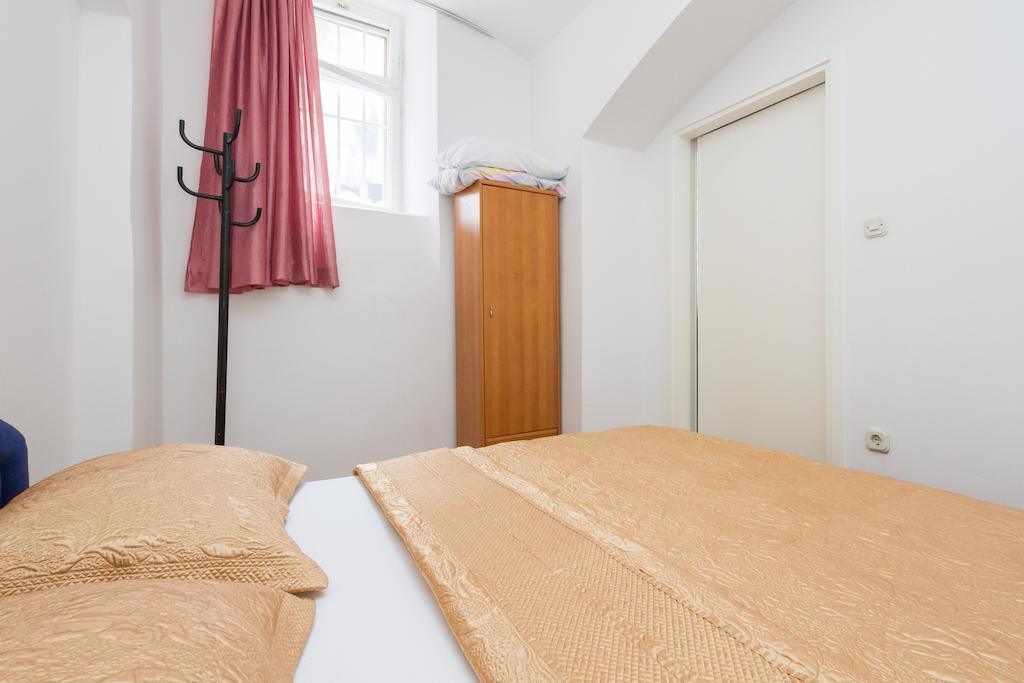Apartment Pauk Split Bilik gambar