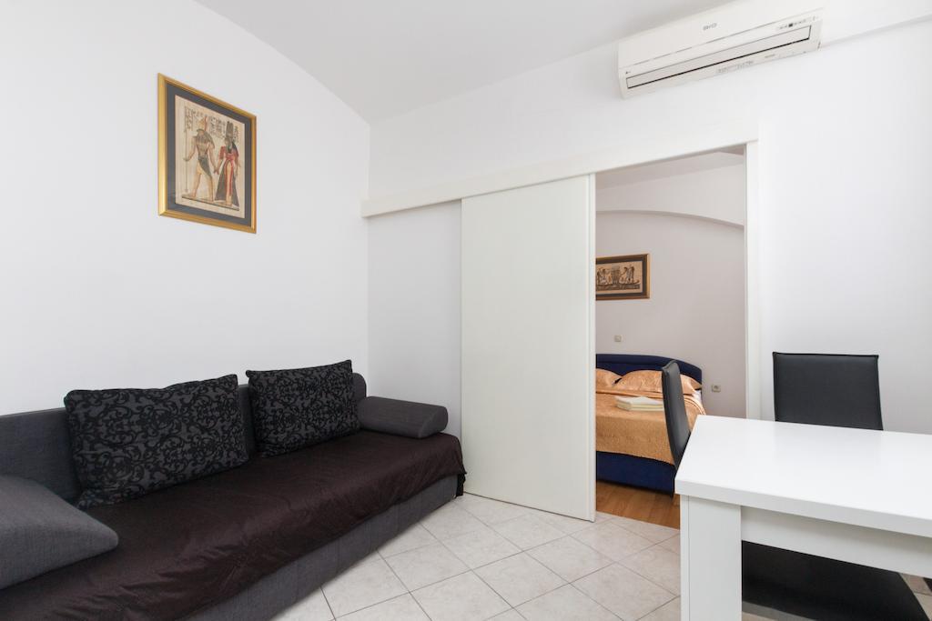 Apartment Pauk Split Bilik gambar