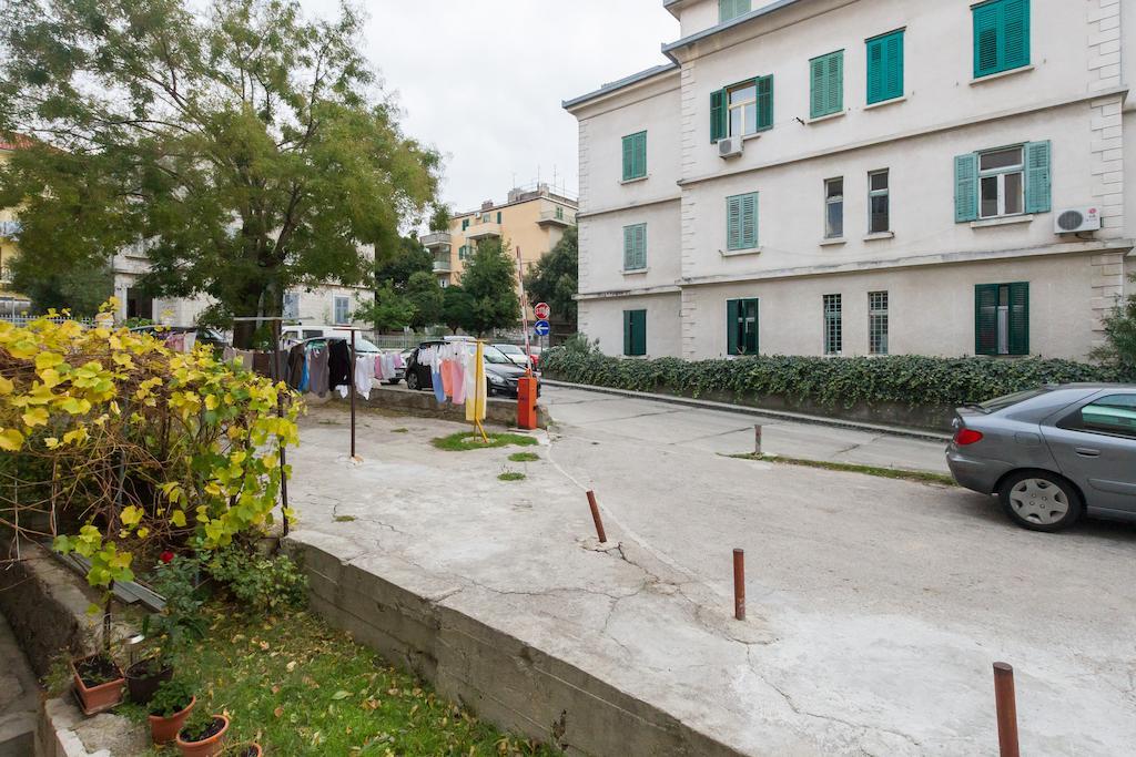 Apartment Pauk Split Bilik gambar